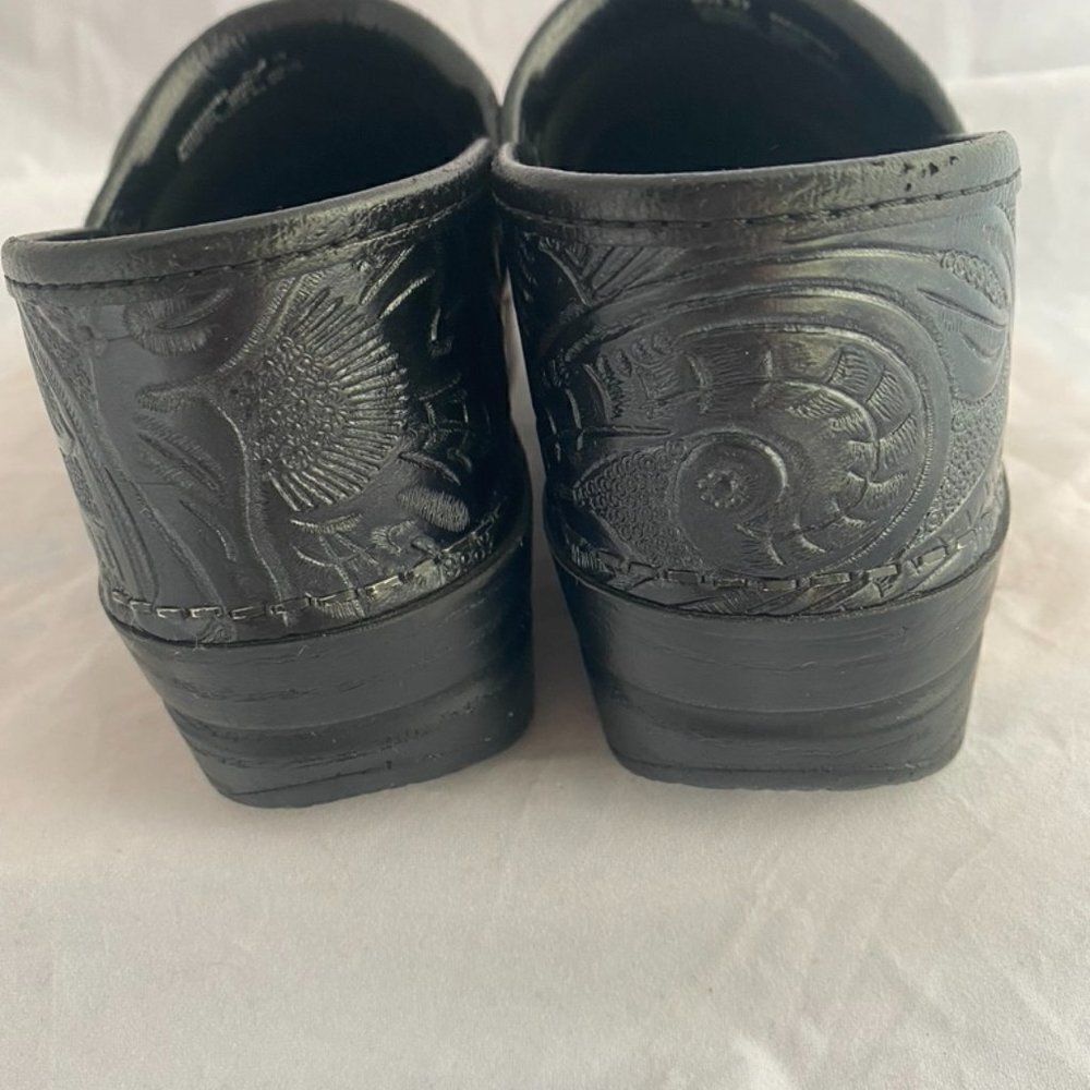 Dansko Clogs Black w/ Pattern - Sz 37 - Picture 4 of 10